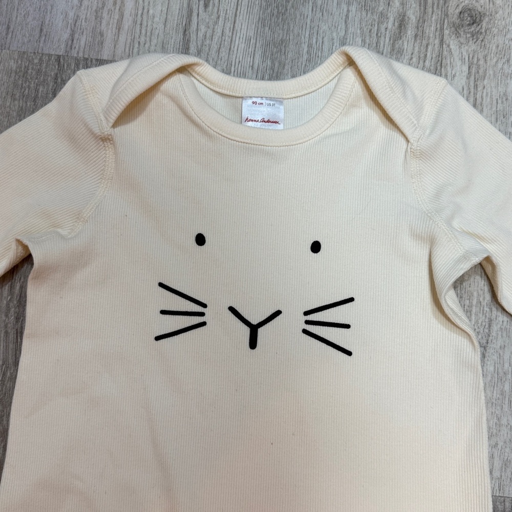 Hanna Andersson Cream onesie - Picture 2 of 5